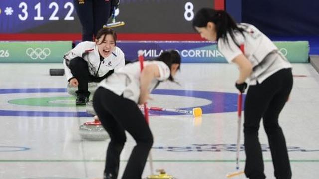 '4강이 보인다' 한국 여자컬링, 강호 스웨덴에 완승...5승 3패