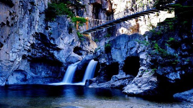 하나 보기도 힘든 폭포가 무려 '12개'…초보자도 3시간이면 충분한 '계곡 트레킹' 명소