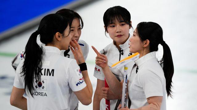 ‘우승 후보 격파’ 한국 女 컬링, 캐나다 꺾고 ‘자력 4강’ 이룰까 [올림픽]