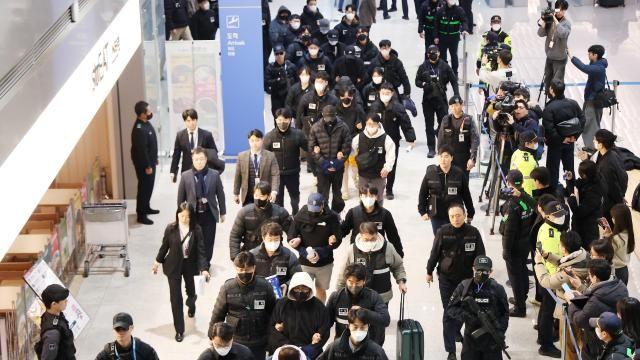 '코리아 전담반' 캄보디아 급습...인터폴 적색 수배자 6명 검거 