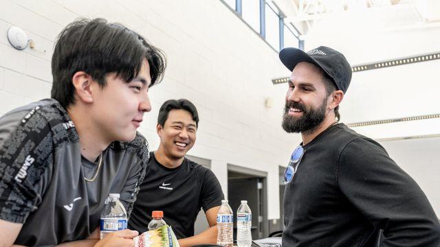 LG 캠프 찾은 '잠실 예수'의 진심 