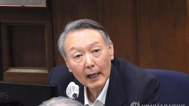 '무기징역' 尹, 서울구치소 계속 머문다…복귀 첫 저녁은 잡곡밥