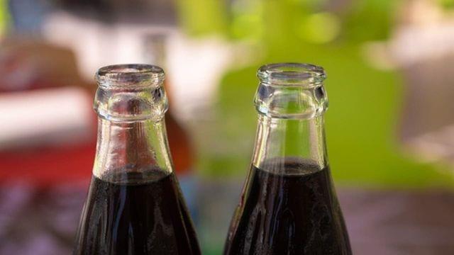 '같은 제품인데, 왜 더 맛있는 거지..?' 오랜 시간, 전 세계 소비자들 입맛 사로잡고 있는 '유리병' 콜라의 비밀