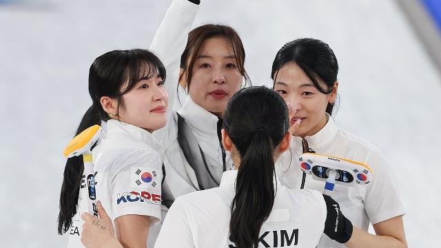 [올림픽] 여자 컬링, 잘 싸웠다…캐나다에 패해 준결승행 무산