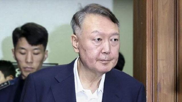 '무기징역' 1심 선고 받고 구치소 복귀 尹…첫 식사는 미역국