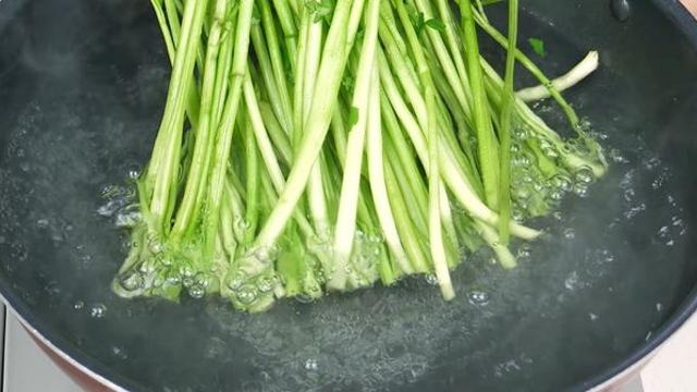 명절 끝난 2월엔 '이 채소'를 끓는 물에 넣으세요...아이들까지 젓가락을 댑니다