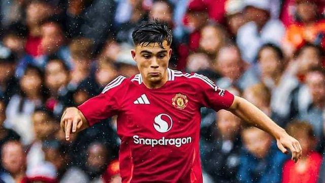 맨유 날벼락...‘차세대 LB’ 유망주, 임대 간 지 일주일 만에 중상→맨유로 긴급 복귀해 치료