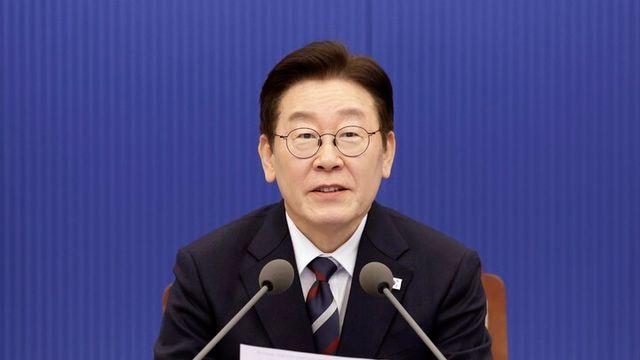 李, 1인당 월 62시간 초과근무한 靑 비서진에 “힘내자”