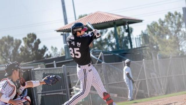'타자→투수→타자' 방황은 끝났다! LG 2년차 기대주 홈런 폭발, 강속구 대신 파워 증명...
