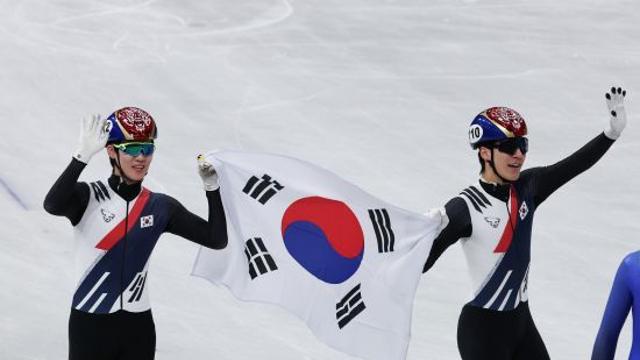 이정민 미친 추월 아쉽다! 男 쇼트트랙, 5000m 계주 2위…베이징 올림픽 이어 2연속 銀메달 [밀라노 현장]