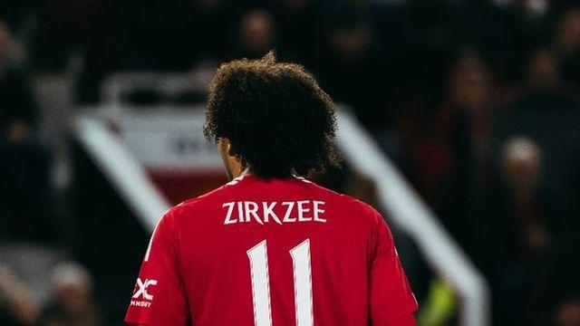 ‘맨체스터 유나이티드 잔류’ 외치며 남았지만, 여전히 입지 불투명...“올여름 이적 계획 재검토”