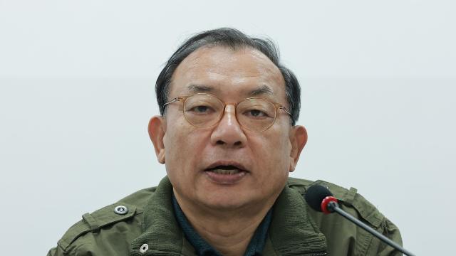 '야상' 입은 국힘 공관위원장 이정현…현역 겨냥 