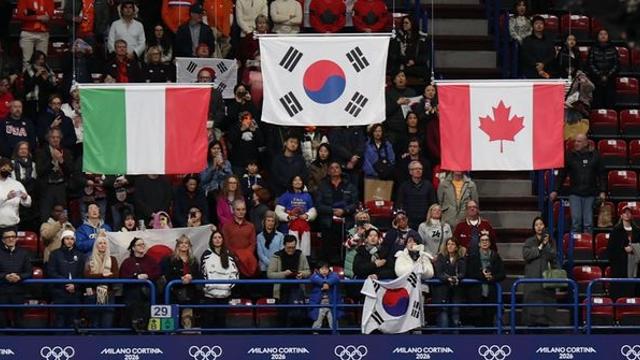 쇼트트랙 시상식 때마다 잘못된 태극기 게양 사실 뒤늦게 확인... 체육회 입장 밝혔다