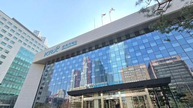 코스피 장중 사상 첫  5800선 돌파···개미·외인 팔고 기관이 매수