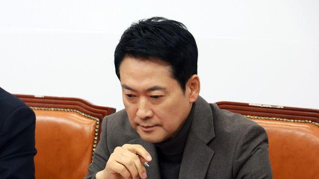 국힘 장동혁, ‘尹 무기징역’ 입장 표명도 질질 끄는 까닭은