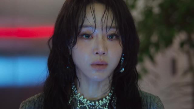 신혜선 ‘레이디 두아’ 패션, 지금 가장 위험하게 우아한 캐릭터 룩