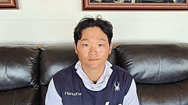 가수야? 선수야? '49만 초대박' 조회수 주인공, 한화 야수였다니…