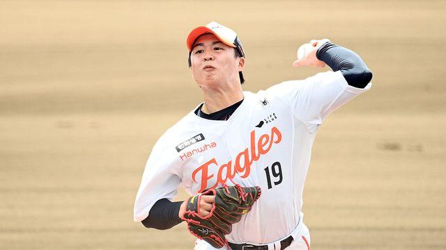 이런 투수가 WBC 못 뛴다? 한화 왕옌청 데뷔전 완벽투…