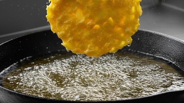 계란 프라이를 '기름'에 넣어 보세요...치킨 배달 시키려다 바로 마음 바뀝니다