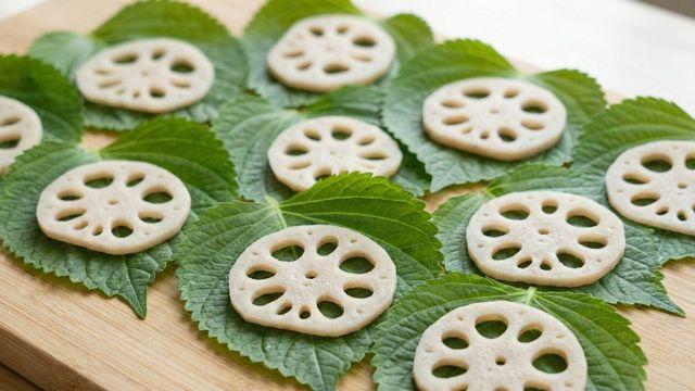 연근은 조리지 말고 일단 깻잎 위에 올려보세요…진작 이럴 걸 후회합니다