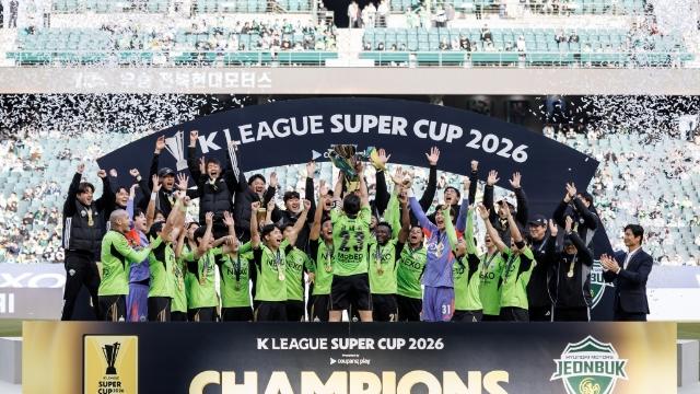 K리그1 전북, 정정용 감독 데뷔전서 슈퍼컵 우승…대전 2-0 완파