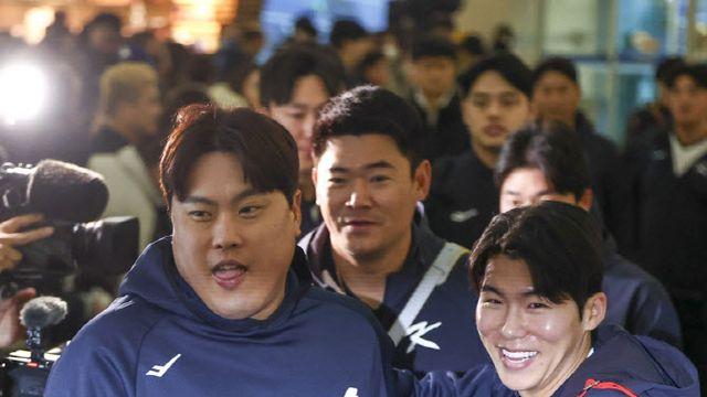 16년 만에 태극마크 단 류현진, 한화 상대로 2이닝 무실점 '완벽투'