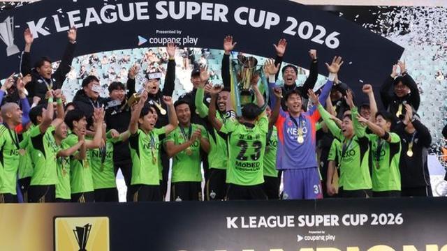 '정정용호 데뷔' 전북, 22년 만에 슈퍼컵 우승…대전 2-0 격파