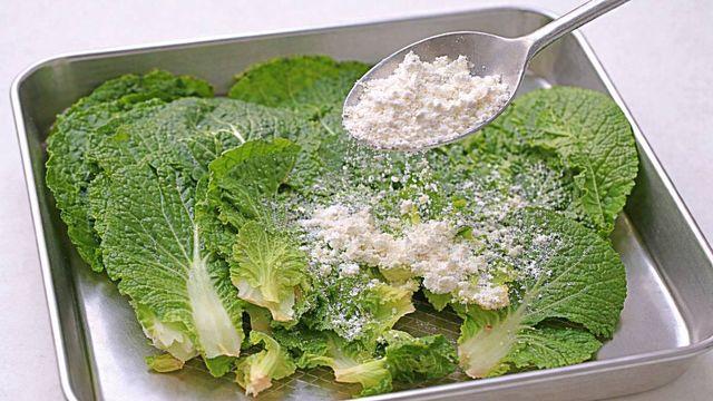 부침가루·밀가루 필요 없다…봄동에 '이 가루' 뿌리면, 다들 놀라서 쳐다봐요