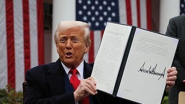 트럼프 관세, 대법원에 막혔다…“우리 국가의 수치” 맹폭 뒤 ‘새 관세’ 배수진