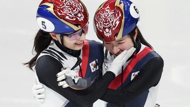 [올림픽] 최민정 깜짝 은퇴 소식에 김길리 “진짜요?”…눈물 펑펑