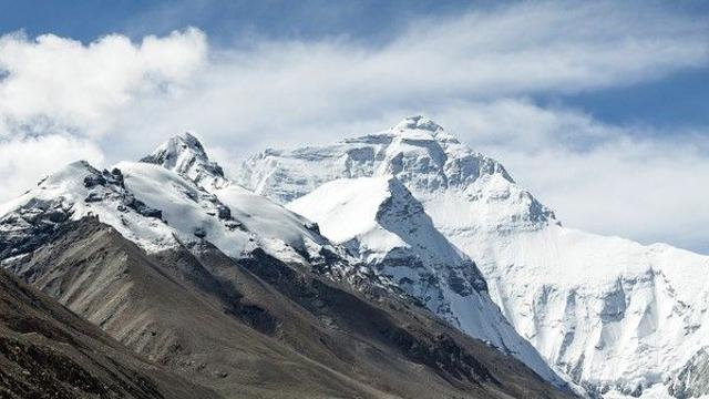에베레스트 오르기 전 7000ｍ봉 먼저 올라야...네팔, 등반 규정 강화