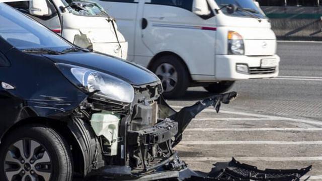 인천 시천교서 중앙선 침범 3중 추돌…4명 경상