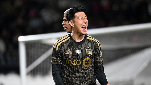 [MLS REVIEW] '75,673명 앞에서 펼쳐진' 손흥민vs메시 역사적 맞대결, 승자는 역시 손흥민! '흥부듀오 1G 2AS' LAFC, 인터 마이애미에 3-0 승리...개막전 '9전 전승'