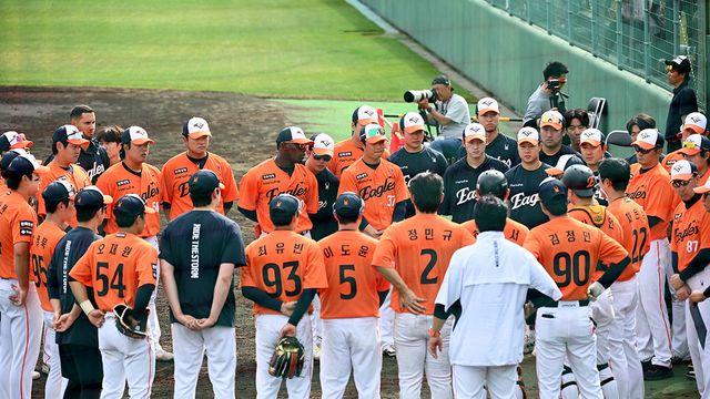 한화, 충격적인 '7이닝 18실점'…뼈아팠던 윤산흠-조동욱-김종수 릴레이 난타 [오키나와 스케치]