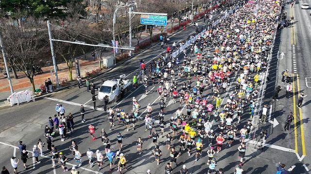 마라톤에 막힌 도로…뇌진탕 의심 6세 아이 '아찔한 순간'
