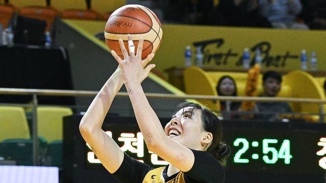 KB스타즈 상승세 앞장선 박지수, 5라운드 MVP 수상…개인 20번째