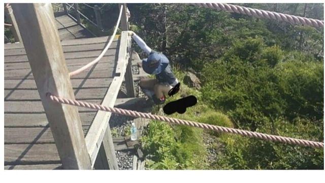 한라산 등반중에 대변보는 사람을 봤습니다