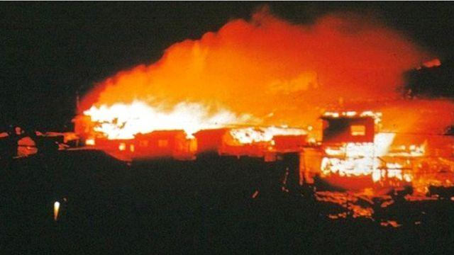 우리나라 역사학도분들 통곡하는 사진들중 한장. jpg