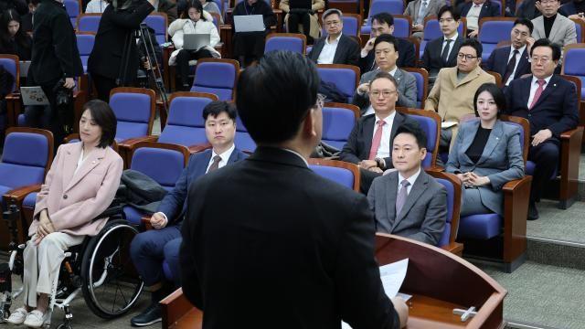 '절윤' 논의 없이 끝난 국민의힘 의총...