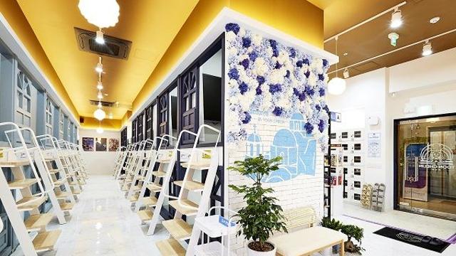 체험형 공간 트렌드 확산 속, 툰슐랭 유럽감성 콘셉트로 만화카페 창업 차별화