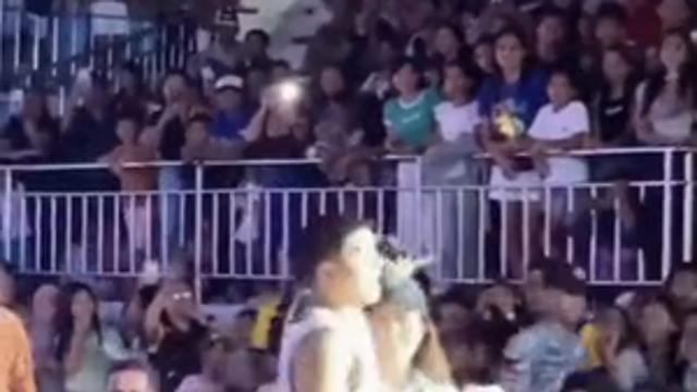 콘서트 가서 가수한테 통수맞은 팬