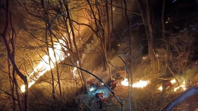 함양 산불 사흘째…헬기로 주불 잡기 본격화