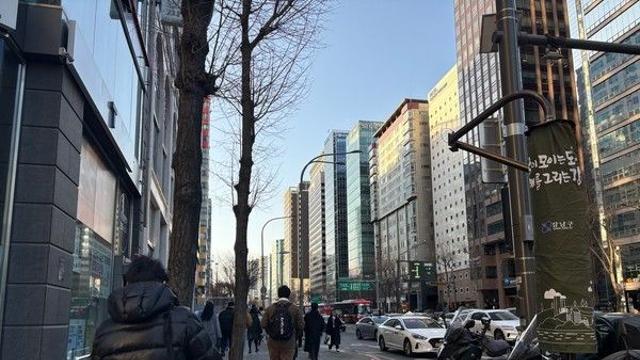 [오늘의 날씨] 돌아온 영하권 아침···강풍·황사·건조 ‘주의’