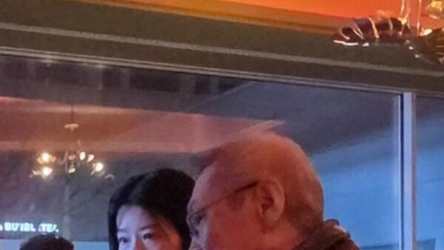 송선미, 베를린 영화제서 홍상수 감독과 포착… 김민희 사이 득남한 아들 근황도 재조명