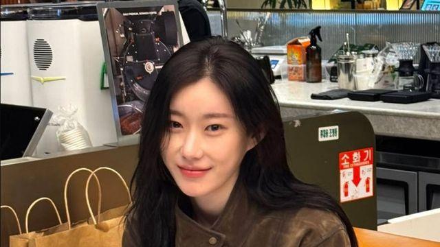 ITZY 멤버중에 채령이 와꾸는 딸려도 피부는 예술이긴함