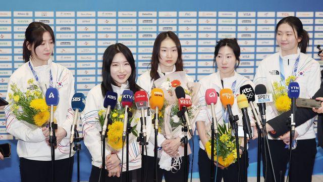 “연예인 체험하는 기분” 엄청난 관심 속 금의환향한 쇼트트랙대표팀, 2관왕 김길리는 ‘슈퍼카’ 의전 [현장리포트]