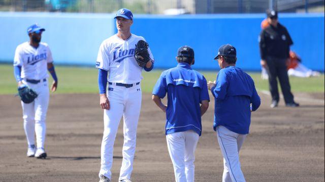 '삼성 새 외국인' 매닝, 한화전 1회도 못 채우고 4사사구 4실점 '흔들'