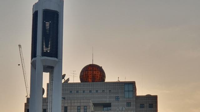 논란 의식? 러대사관 '승리' 현수막 내리고 외부 행사도 취소(종합)