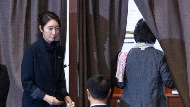 [직썰 정치풍향계] ‘공천헌금 1억’ 강선우 체포안 가결···여당서 대거 이탈표, 왜?