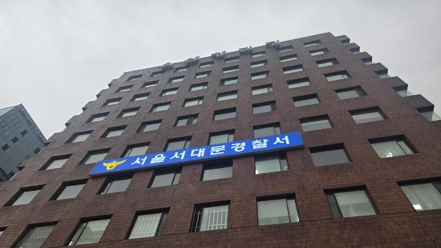 대낮 서울 거리서 낫·식칼 들고 소란 피운 70대 구속영장